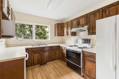 604 Foritana Road Se, Calgary, AB - Indoor Photo Showing Kitchen With Double Sink