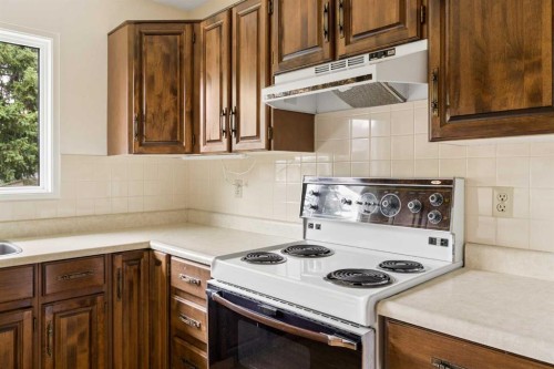 604 Foritana Road Se, Calgary, AB - Indoor Photo Showing Kitchen