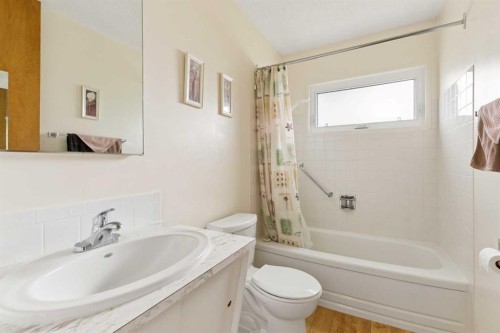 604 Foritana Road Se, Calgary, AB - Indoor Photo Showing Bathroom
