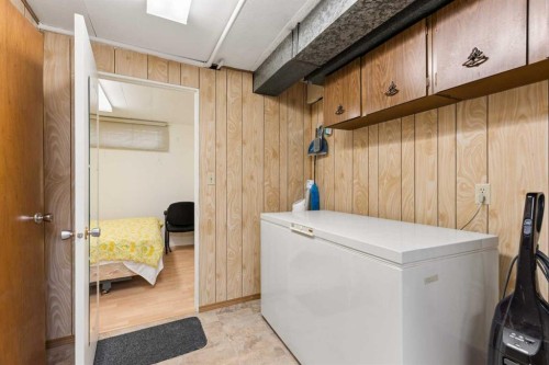 604 Foritana Road Se, Calgary, AB - Indoor Photo Showing Laundry Room