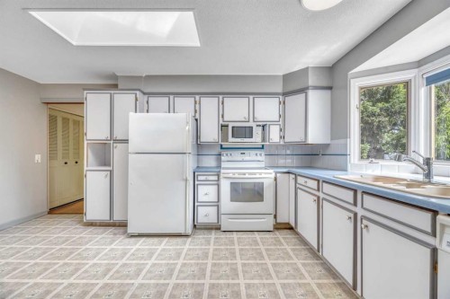 808 Canterbury Drive Sw, Calgary, AB 