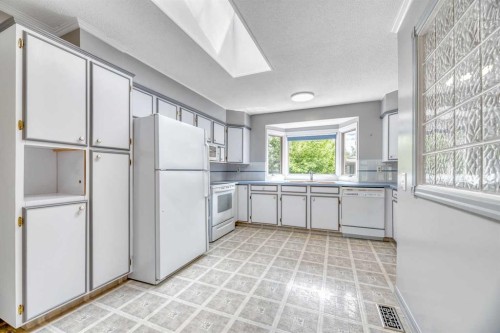 808 Canterbury Drive Sw, Calgary, AB 
