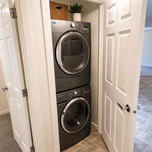 5206-755 Copperpond Boulevard Se, Calgary, AB - Indoor Photo Showing Laundry Room