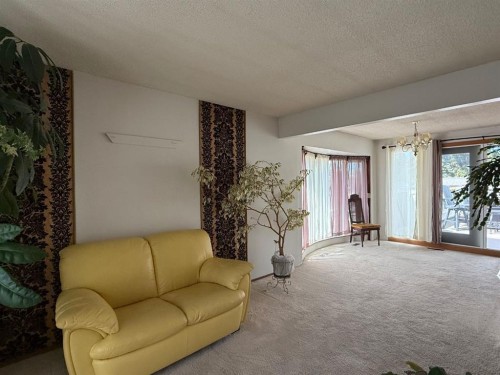 6803 Dalmeny Gate Nw, Calgary, AB - Indoor Photo Showing Other Room