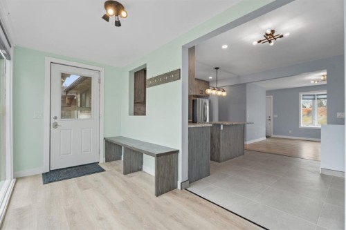 9408 5 Street Se, Calgary, AB - Indoor Photo Showing Other Room