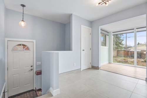 9408 5 Street Se, Calgary, AB - Indoor Photo Showing Other Room