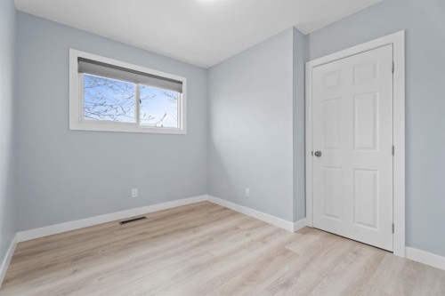 9408 5 Street Se, Calgary, AB - Indoor Photo Showing Other Room