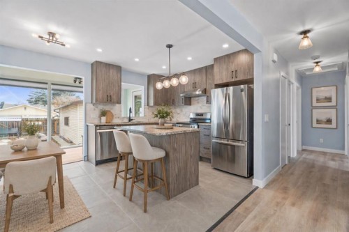 9408 5 Street Se, Calgary, AB - Indoor Photo Showing Other Room