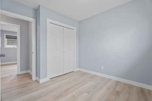 9408 5 Street Se, Calgary, AB - Indoor Photo Showing Other Room