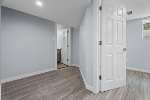 9408 5 Street Se, Calgary, AB - Indoor Photo Showing Other Room