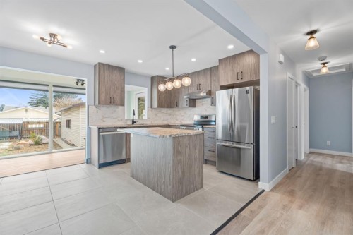 9408 5 Street Se, Calgary, AB - Indoor Photo Showing Kitchen With Upgraded Kitchen