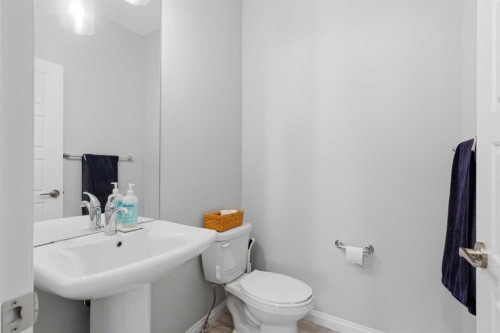 283 Nolanhurst Crescent Nw, Calgary, AB - Indoor Photo Showing Bathroom