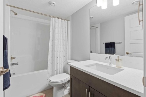 283 Nolanhurst Crescent Nw, Calgary, AB - Indoor Photo Showing Bathroom