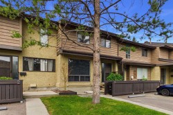 3-2300 Oakmoor Drive SW Calgary, AB T2V 4N7