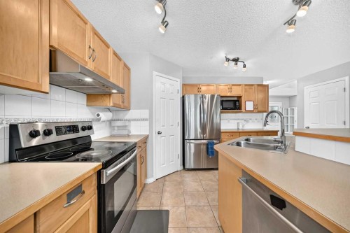 53 Everhollow Park Sw, Calgary, AB - Indoor Photo Showing Kitchen With Double Sink