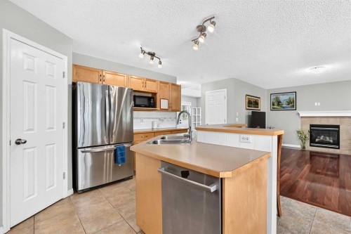 53 Everhollow Park Sw, Calgary, AB - Indoor Photo Showing Kitchen With Double Sink