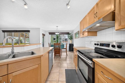 53 Everhollow Park Sw, Calgary, AB - Indoor Photo Showing Kitchen With Double Sink