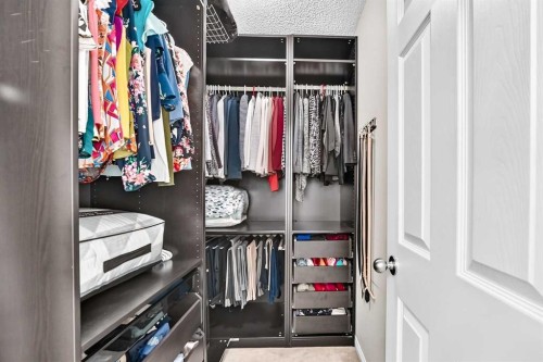 53 Everhollow Park Sw, Calgary, AB - Indoor With Storage