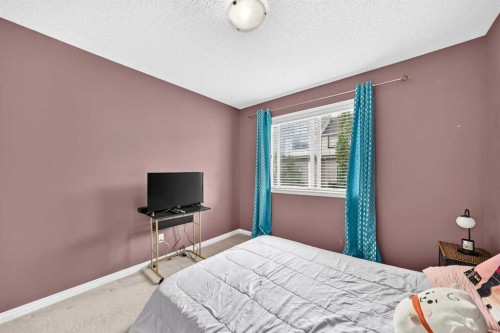 53 Everhollow Park Sw, Calgary, AB - Indoor Photo Showing Bedroom