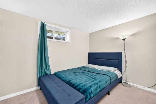 53 Everhollow Park Sw, Calgary, AB - Indoor Photo Showing Bedroom