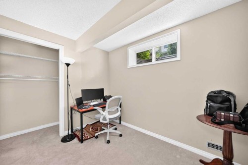 53 Everhollow Park Sw, Calgary, AB - Indoor