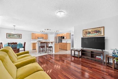 53 Everhollow Park Sw, Calgary, AB - Indoor Photo Showing Living Room