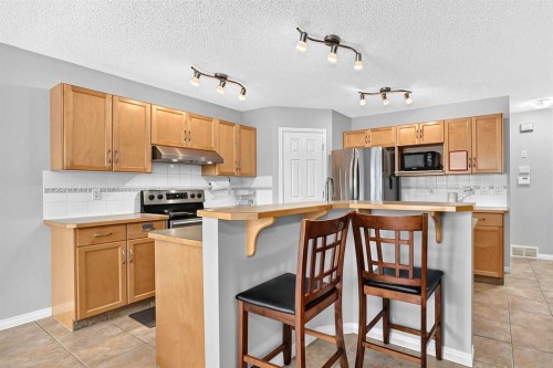 53 Everhollow Park Sw, Calgary, AB - Indoor Photo Showing Kitchen