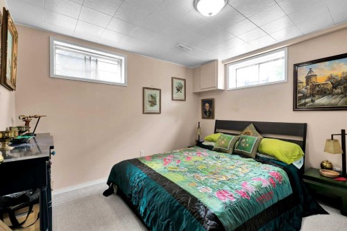 3722 Dover Ridge Drive Se, Calgary, AB - Indoor Photo Showing Bedroom