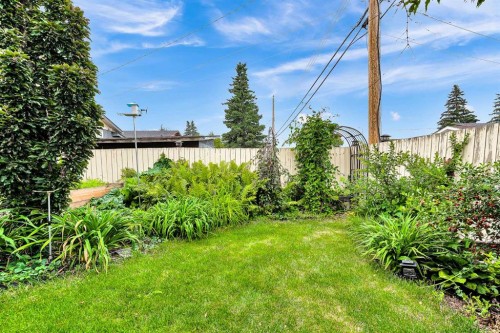 3722 Dover Ridge Drive Se, Calgary, AB - Outdoor