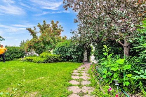 3722 Dover Ridge Drive Se, Calgary, AB - Outdoor