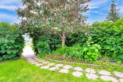 3722 Dover Ridge Drive Se, Calgary, AB - Outdoor