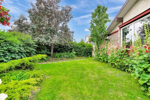 3722 Dover Ridge Drive Se, Calgary, AB - Outdoor