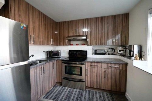 163 Cityside Park Ne, Calgary, AB - Indoor Photo Showing Kitchen