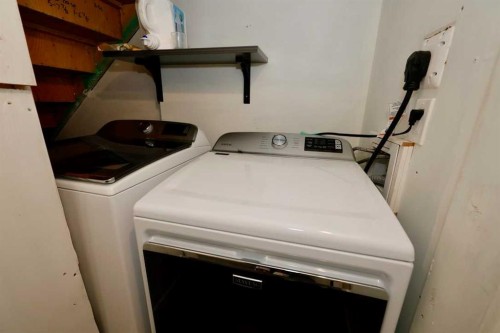 163 Cityside Park Ne, Calgary, AB - Indoor Photo Showing Laundry Room