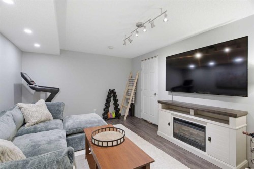 237 Deerpoint Lane Se, Calgary, AB 
