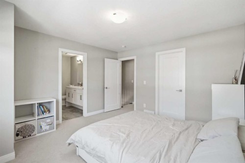312 Wentworth Row Sw, Calgary, AB - Indoor Photo Showing Bedroom