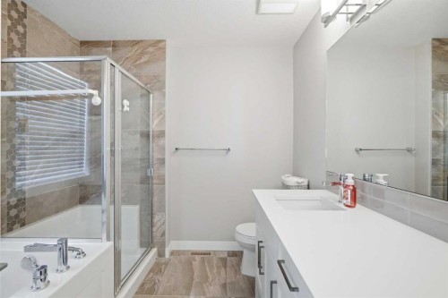 312 Wentworth Row Sw, Calgary, AB - Indoor Photo Showing Bathroom