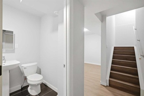 312 Wentworth Row Sw, Calgary, AB - Indoor Photo Showing Bathroom