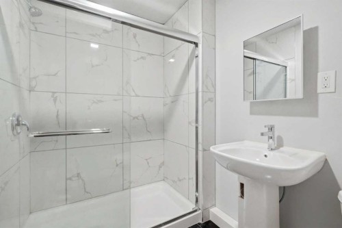 312 Wentworth Row Sw, Calgary, AB - Indoor Photo Showing Bathroom