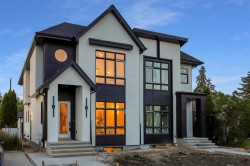 6428 33 Avenue NW Calgary, AB T3B 1L1