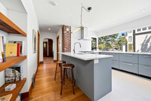 3222 1 Street Ne, Calgary, AB - Indoor Photo Showing Kitchen