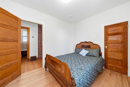 3222 1 Street Ne, Calgary, AB - Indoor Photo Showing Bedroom