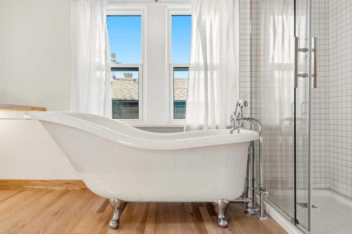 3222 1 Street Ne, Calgary, AB - Indoor Photo Showing Bathroom