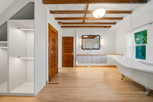 3222 1 Street Ne, Calgary, AB - Indoor Photo Showing Other Room