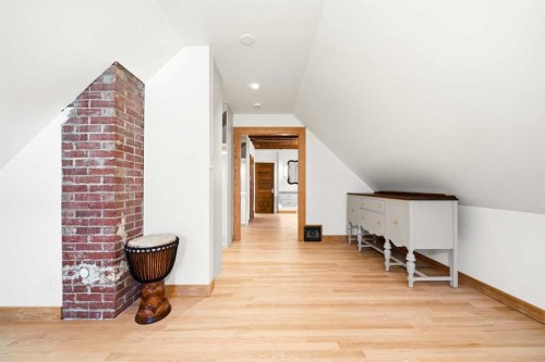 3222 1 Street Ne, Calgary, AB - Indoor Photo Showing Other Room
