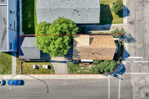 3222 1 Street Ne, Calgary, AB - Outdoor