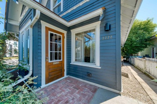 3222 1 Street Ne, Calgary, AB - Outdoor