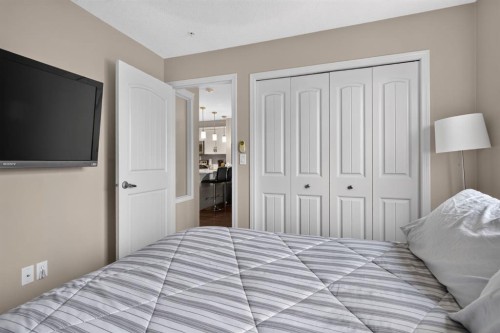 204-406 Cranberry Park Se, Calgary, AB - Indoor Photo Showing Bedroom