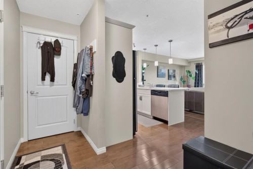 204-406 Cranberry Park Se, Calgary, AB - Indoor Photo Showing Kitchen