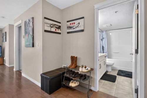 204-406 Cranberry Park Se, Calgary, AB - Indoor